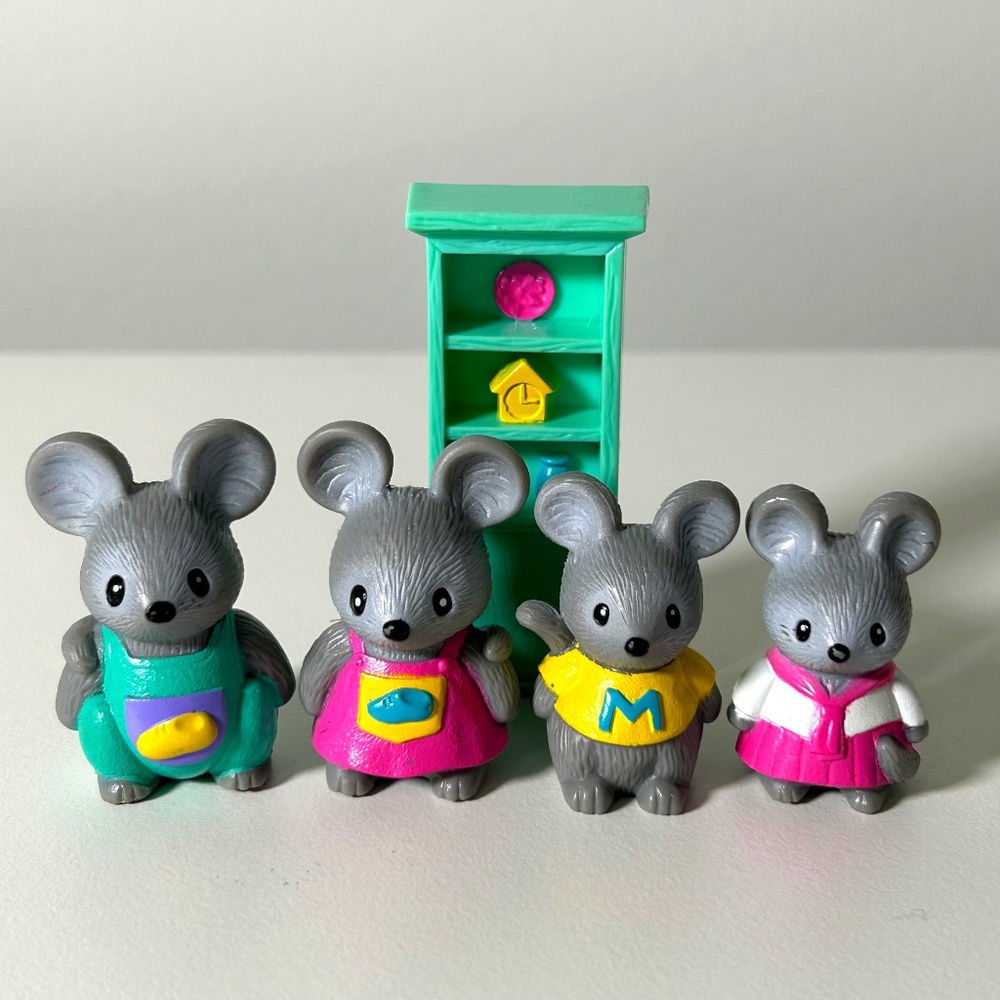 Vintage 90s Takara Playmates Furry Families Mouse Family + Furniture Piece (93F)